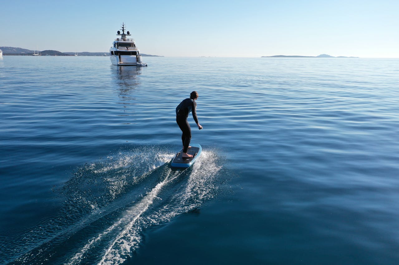 Ván Surfboard Điện vs Truyền Thống: So Sánh Toàn Diện 2024